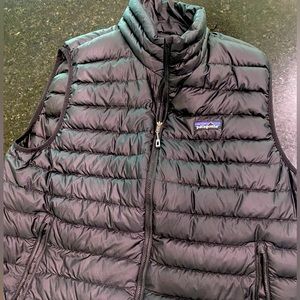 Patagonia Men’s L black puffer vest